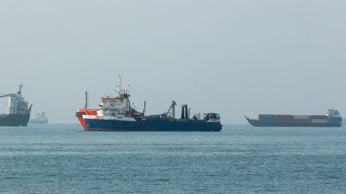 EUA atacam alvos iranianos enquanto negociações de paz avançam no Qatar