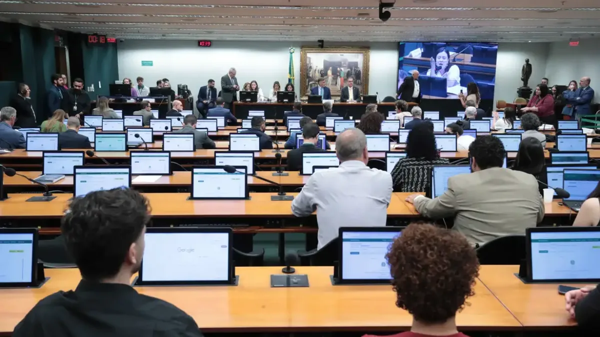 CCJ da Câmara aprova proposta que reduz maioridade penal para 16 anos