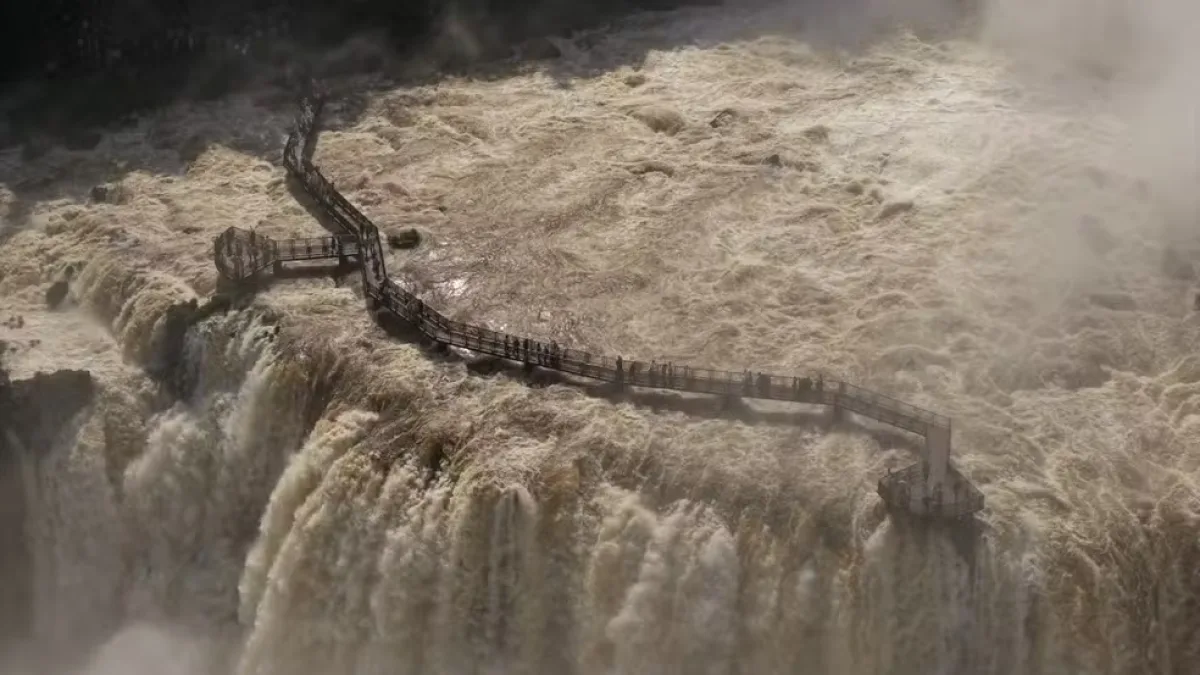 Cataratas do Iguaçu atingem vazão quase oito vezes acima da média