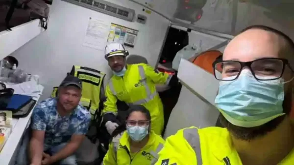 Bebê nasce dentro de ambulância na PR-182 em Ampére durante corrida contra o tempo