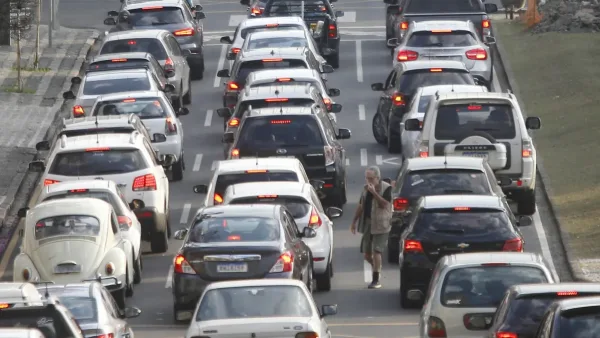 Com IPVA mais barato, número de motoristas que quitaram tributo cresce 12% no Paraná