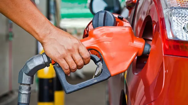 Governo publica decreto com subsídio de R$ 0,44 por litro da gasolina