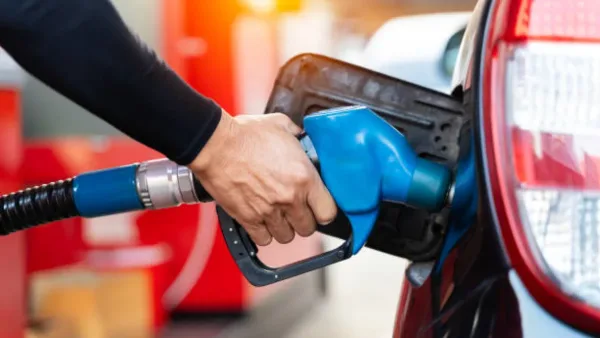 Petrobras anuncia reajuste nos preços da gasolina para as distribuidoras