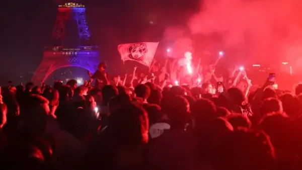 Comemoração do PSG termina em confrontos, incêndios e centenas de prisões em Paris