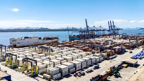 Porto de Paranaguá bate recorde e responde por quase metade das exportações brasileiras de frango