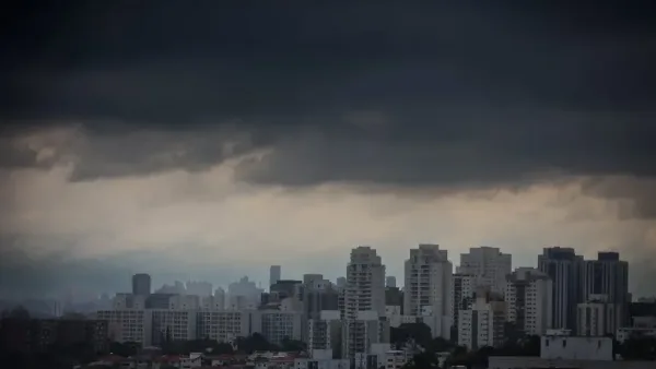 Mais de 230 cidades do Paraná entram em alerta amarelo para chuvas intensas