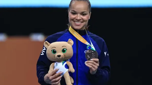 Thaís Fidélis conquista bronze no Pan-Americano de Ginástica Artística diante da torcida brasileira