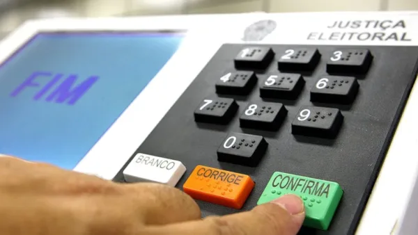 Eleitores já podem pedir o voto em trânsito
