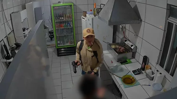 Funcionária é agredida durante assalto em drive-in de Curitiba; câmeras registram violência