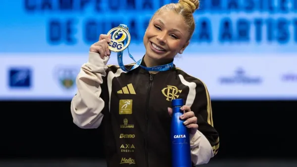 Flávia Saraiva conquista ouro com nova série de solo e brilha no Campeonato Brasileiro