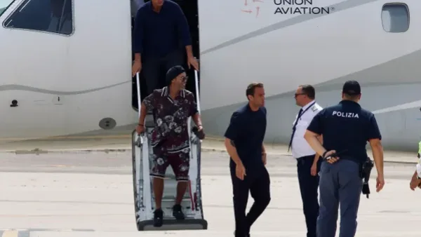 Ronaldinho Gaúcho desembarca na Itália para novo projeto no futebol