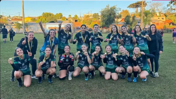 Cecília Meireles conquista ouro no feminino e bronze no masculino no Bom de Bola 2026.