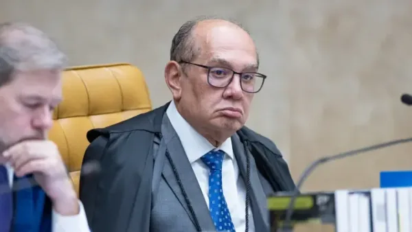 Gilmar Mendes aponta o dedo para Mendonça durante julgamento
