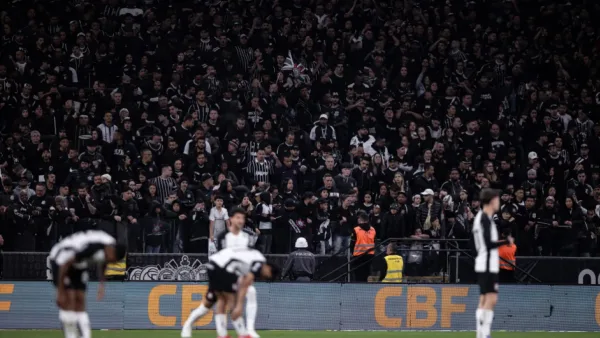 Corinthians perde mais uma, e torcida protesta após derrota para o Fluminense