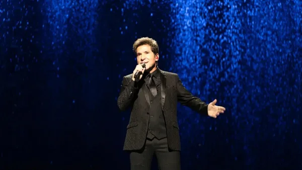 Daniel se emociona ao homenagear Rick durante show