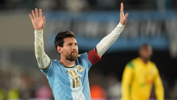 Messi se despede da Argentina com gol, duas assistências e muita emoção